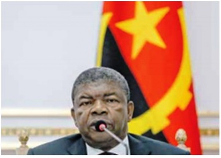 Angola pára ferrovia para deixar passar comboio turístico