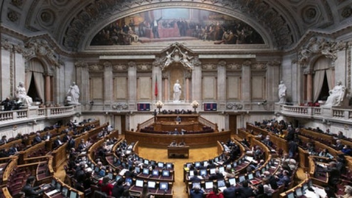 Parlamento aprova recomendação para suspender linha circular no Metro de Lisboa