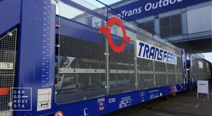 Transfesa reforça-se com vagões porta-viaturas aptos a circular nas bitolas ibérica e europeia