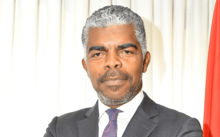 Ricardo Viegas de Abreu - Ministro dos Transportes de Angola "Construtoras portuguesas têm de se posicionar em Angola como investidores"