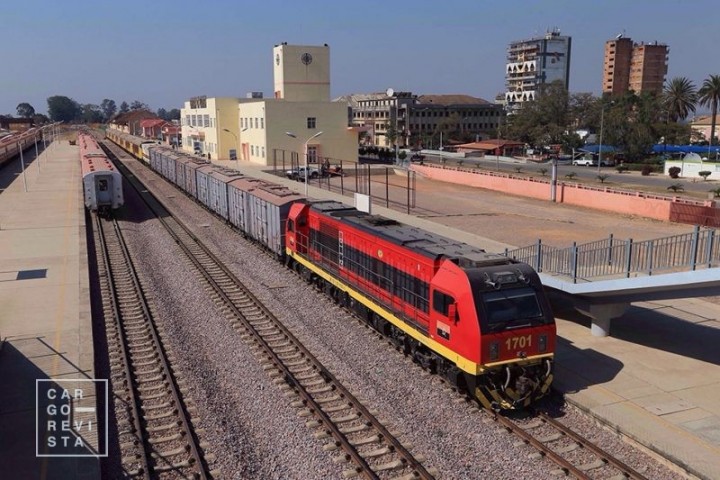 Comboio do CFM transportou primeira carga de ferro com destino ao Porto do Sacomar