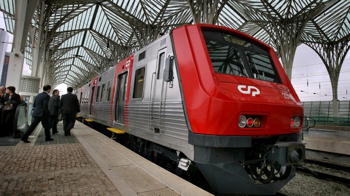 Levando ao extremo CP pode fazer na linha de Sintra uma viagem por dia