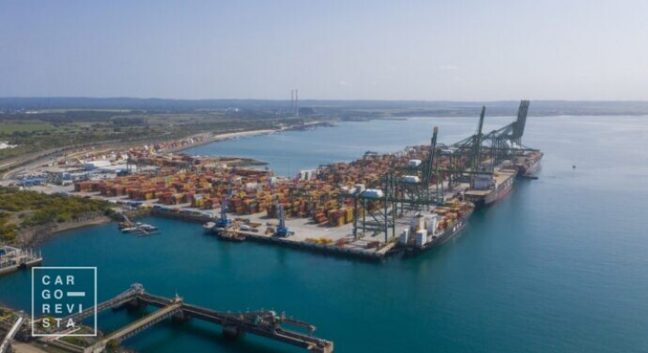 Porto de Sines aposta no agro-negócio, minérios, sector automóvel e cargas de projecto